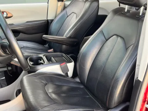 More photos of 2019 Chrysler Pacifica Touring L at Noblesville Imports, IN
