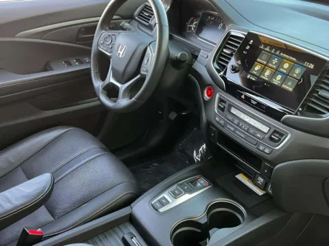 More photos of 2022 Honda Passport TrailSport at Noblesville Imports, IN