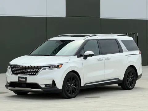 White 2023 Kia Carnival SX Prestige for sale in Noblesville, IN