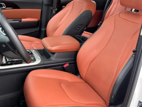 More photos of 2023 Kia Carnival SX Prestige at Noblesville Imports, IN
