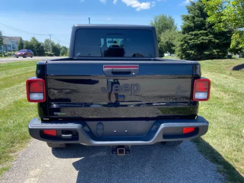 More photos of 2023 Jeep Gladiator Willys at Noblesville Imports, IN