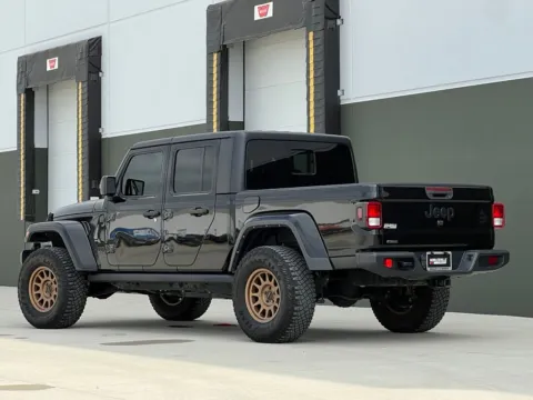More photos of 2023 Jeep Gladiator Willys at Noblesville Imports, IN