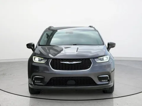 More photos of 2021 Chrysler Pacifica Touring L at Noblesville Imports, IN