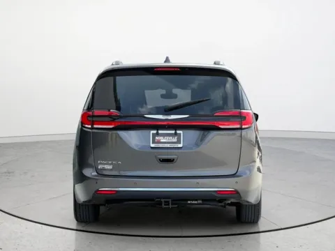 More photos of 2021 Chrysler Pacifica Touring L at Noblesville Imports, IN