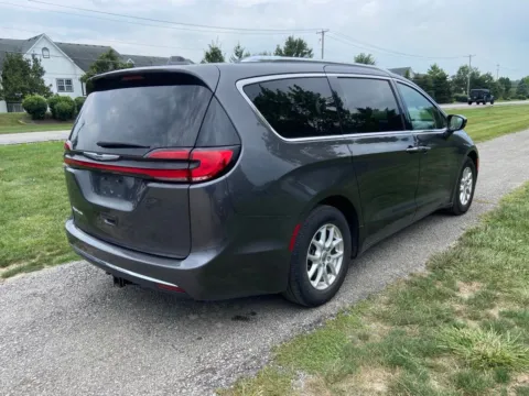 More photos of 2021 Chrysler Pacifica Touring L at Noblesville Imports, IN