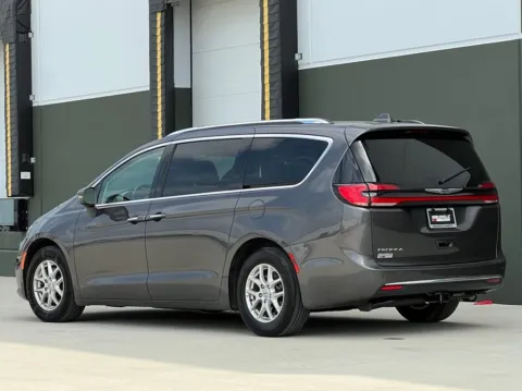 More photos of 2021 Chrysler Pacifica Touring L at Noblesville Imports, IN
