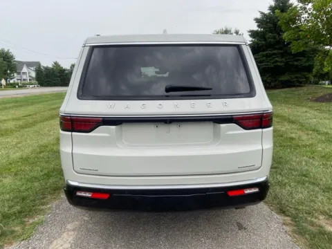 More photos of 2022 Jeep Wagoneer Series III at Noblesville Imports, IN