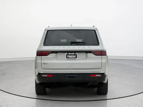 More photos of 2022 Jeep Wagoneer Series III at Noblesville Imports, IN