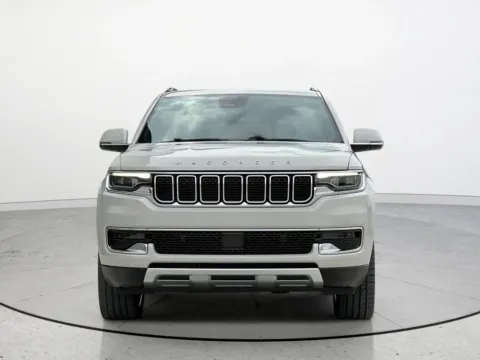 More photos of 2022 Jeep Wagoneer Series III at Noblesville Imports, IN