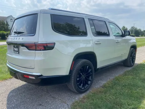 More photos of 2022 Jeep Wagoneer Series III at Noblesville Imports, IN