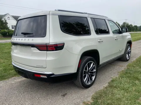 More photos of 2022 Jeep Wagoneer Series III at Noblesville Imports, IN