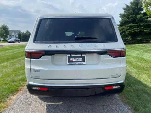 More photos of 2022 Jeep Wagoneer Series III at Noblesville Imports, IN