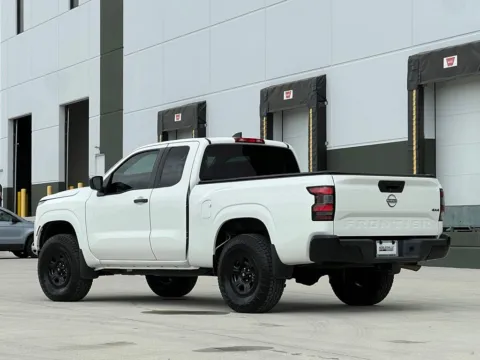 More photos of 2022 Nissan Frontier S at Noblesville Imports, IN