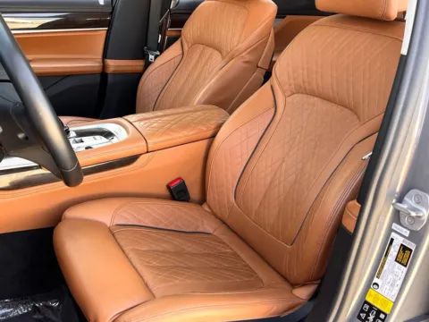 More photos of 2021 BMW 7 Series 750i xDrive at Noblesville Imports, IN