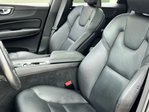 More photos of 2019 Volvo XC60 T6 Momentum at Noblesville Imports, IN