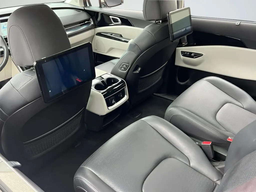 2022 Kia Carnival SX Prestige - Photo 19