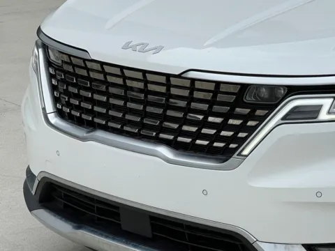 More photos of 2022 Kia Carnival SX Prestige at Noblesville Imports, IN