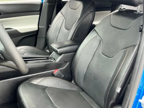 More photos of 2023 Jeep Compass Limited at Noblesville Imports, IN