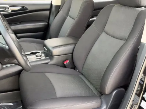 More photos of 2020 Nissan Pathfinder SV at Noblesville Imports, IN