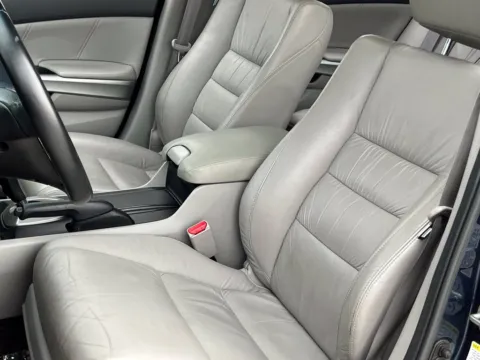 More photos of 2010 Honda Accord EX-L at Noblesville Imports, IN