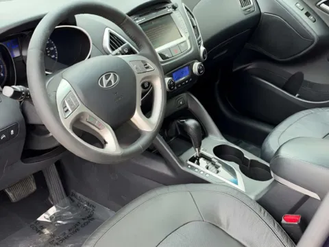 More photos of 2013 Hyundai Tucson Limited at Noblesville Imports, IN