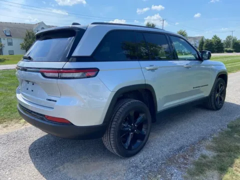 More photos of 2023 Jeep Grand Cherokee Limited at Noblesville Imports, IN