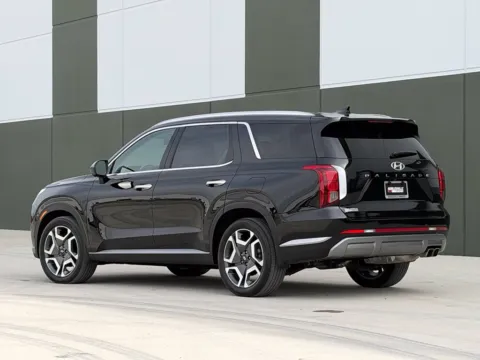 More photos of 2023 Hyundai Palisade SEL at Noblesville Imports, IN