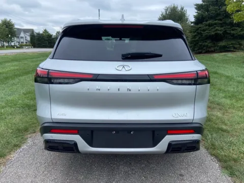 More photos of 2023 INFINITI QX60 LUXE at Noblesville Imports, IN