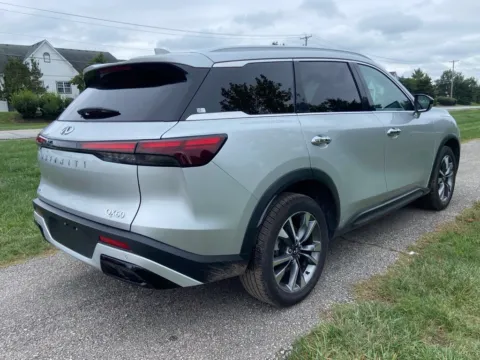 More photos of 2023 INFINITI QX60 LUXE at Noblesville Imports, IN