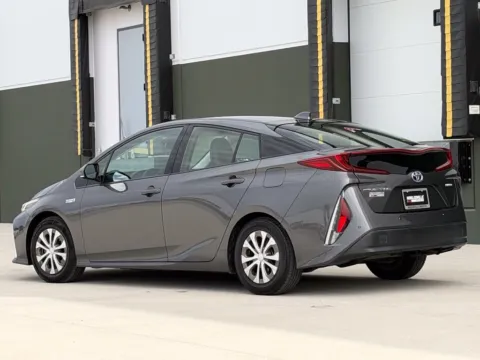More photos of 2020 Toyota Prius Prime Limited at Noblesville Imports, IN