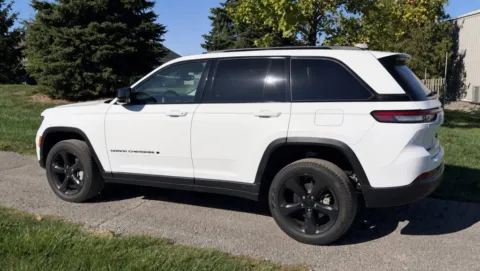 Photos of 2023 Jeep Grand Cherokee Limited for sale in Noblesville, IN at Noblesville Imports