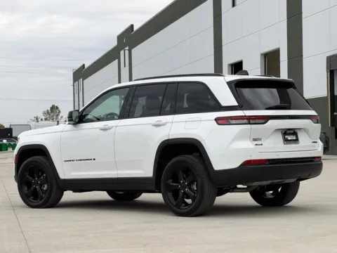 More photos of 2023 Jeep Grand Cherokee Limited at Noblesville Imports, IN