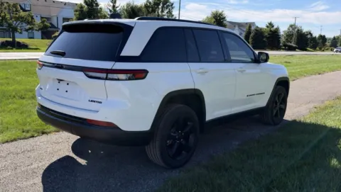 More photos of 2023 Jeep Grand Cherokee Limited at Noblesville Imports, IN