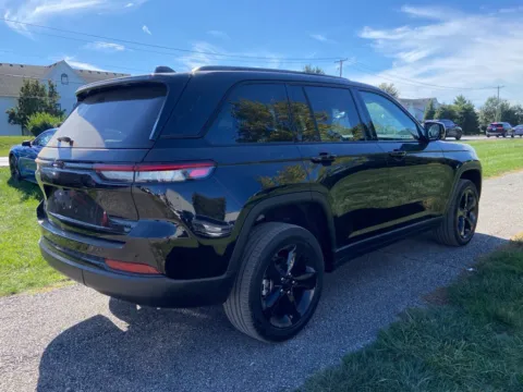 More photos of 2023 Jeep Grand Cherokee Limited at Noblesville Imports, IN