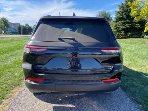 More photos of 2023 Jeep Grand Cherokee Limited at Noblesville Imports, IN