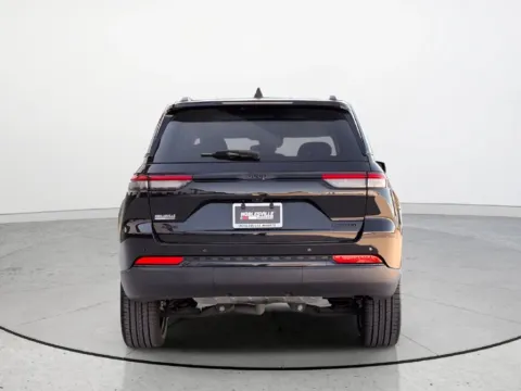 More photos of 2023 Jeep Grand Cherokee Limited at Noblesville Imports, IN