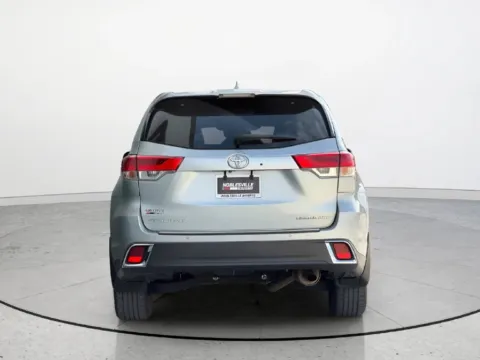 More photos of 2018 Toyota Highlander Limited at Noblesville Imports, IN