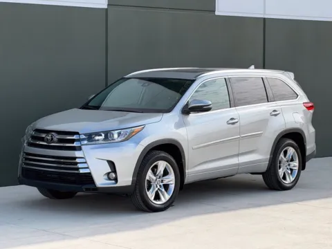 Silver 2018 Toyota Highlander Limited for sale in Noblesville, IN