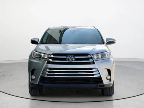 More photos of 2018 Toyota Highlander Limited at Noblesville Imports, IN