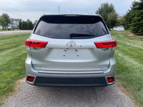 More photos of 2018 Toyota Highlander Limited at Noblesville Imports, IN