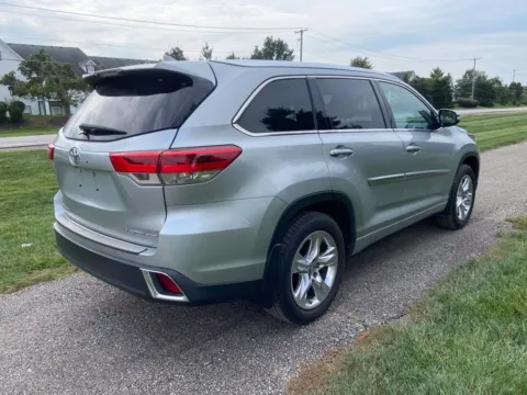 More photos of 2018 Toyota Highlander Limited at Noblesville Imports, IN