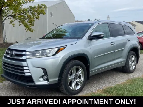 Silver 2018 Toyota Highlander Limited for sale in Noblesville, IN