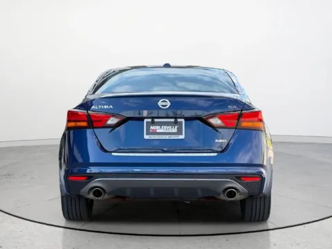 More photos of 2021 Nissan Altima 2.5 SR at Noblesville Imports, IN