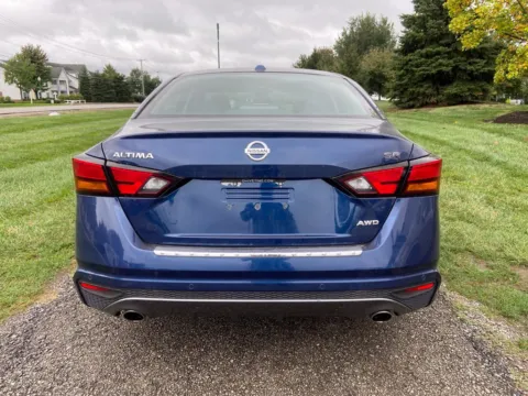 More photos of 2021 Nissan Altima 2.5 SR at Noblesville Imports, IN