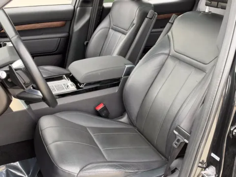 More photos of 2018 Land Rover Discovery HSE at Noblesville Imports, IN