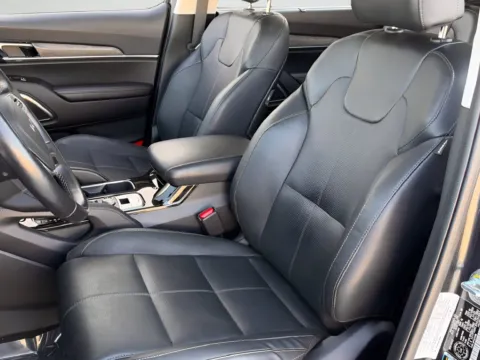 More photos of 2022 Kia Telluride SX at Noblesville Imports, IN