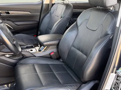 More photos of 2022 Kia Telluride SX at Noblesville Imports, IN