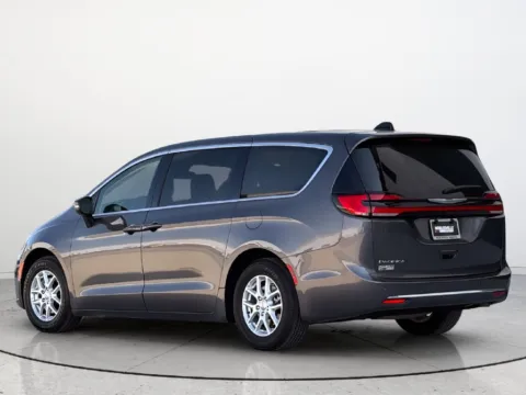 More photos of 2023 Chrysler Pacifica Touring L at Noblesville Imports, IN