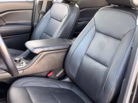 More photos of 2020 GMC Acadia SLT at Noblesville Imports, IN