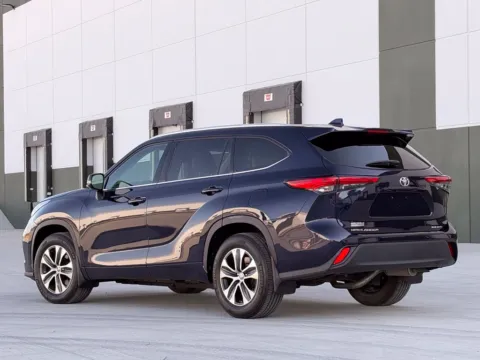 More photos of 2022 Toyota Highlander XLE at Noblesville Imports, IN